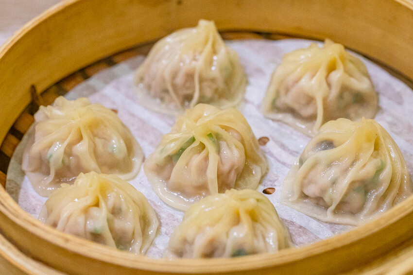 高雄市苓雅區高雄美食 – 古猗園灌湯包 x 現包現蒸滋味好 / 皮薄餡多汁鮮美