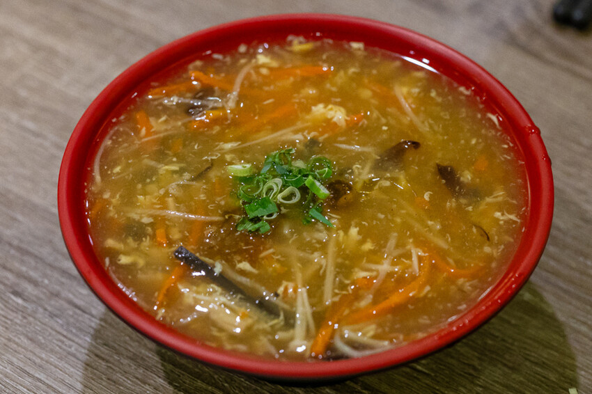 高雄市苓雅區高雄美食 – 古猗園灌湯包 x 現包現蒸滋味好 / 皮薄餡多汁鮮美