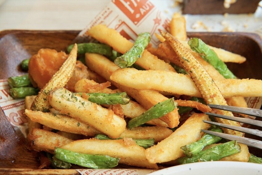 食久。茶事|台中大里美食-超美玻璃貨櫃屋咖啡廳、美味下午茶|台中餐廳推薦