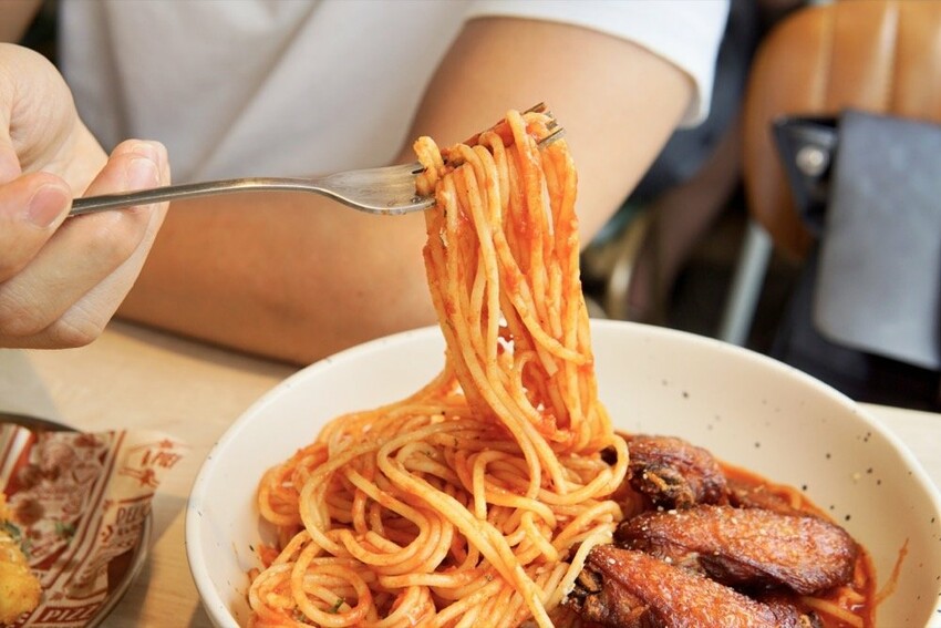 食久。茶事|台中大里美食-超美玻璃貨櫃屋咖啡廳、美味下午茶|台中餐廳推薦