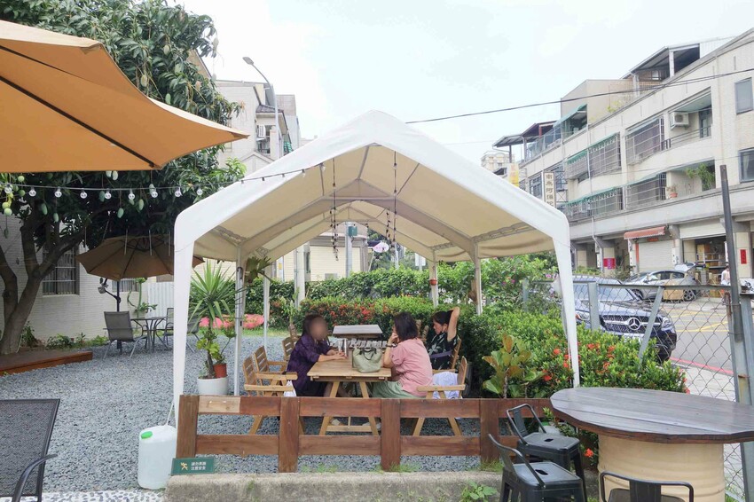 食久。茶事|台中大里美食-超美玻璃貨櫃屋咖啡廳、美味下午茶|台中餐廳推薦