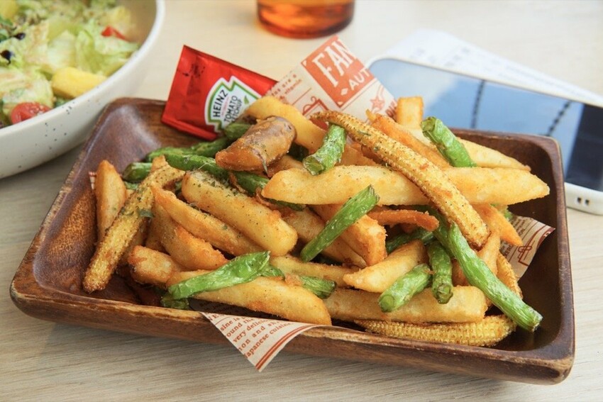 食久。茶事|台中大里美食-超美玻璃貨櫃屋咖啡廳、美味下午茶|台中餐廳推薦