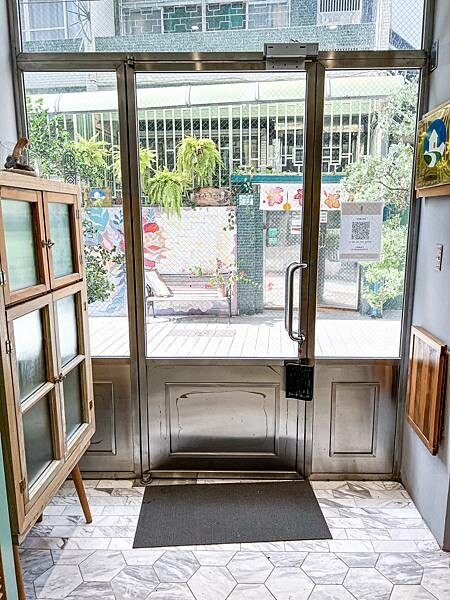 (台南旅遊)納春公寓民宿 台南中西區民宿/包棟/親子/情侶/旅遊推薦 隱身在蝸牛巷中 文青質感系民宿