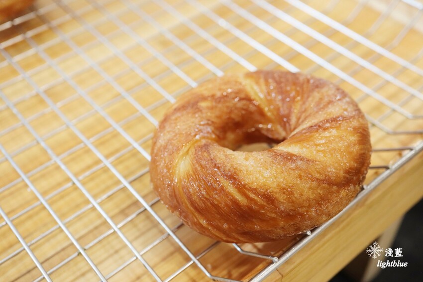 [南港展覽館站美食 ] 淺藍 × MY幾圈～甜甜圈專賣店，香烤不油膩