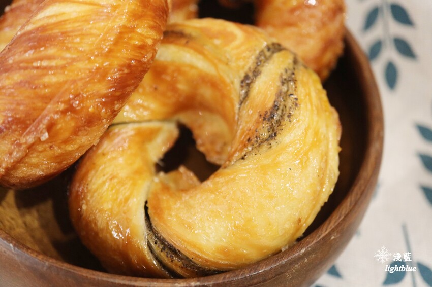 [南港展覽館站美食 ] 淺藍 × MY幾圈～甜甜圈專賣店，香烤不油膩