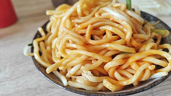 【台北美食】古早味麵店｜一個人吃不完的超大份量乾麵