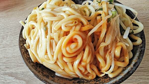 【台北美食】古早味麵店｜一個人吃不完的超大份量乾麵