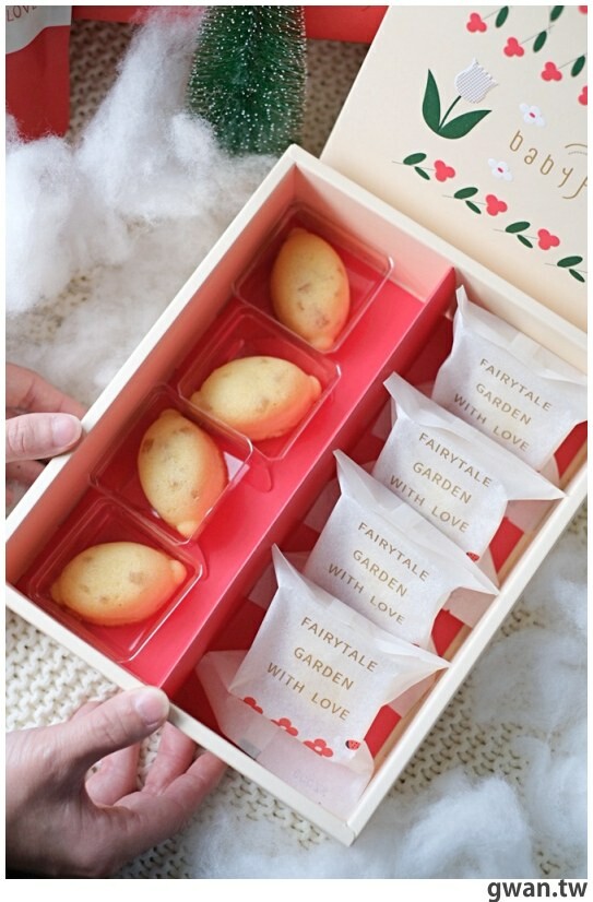 第一次吃到這麼多檸檬丁的小蛋糕，酸甜不膩好特別！限量禮盒建議先預訂