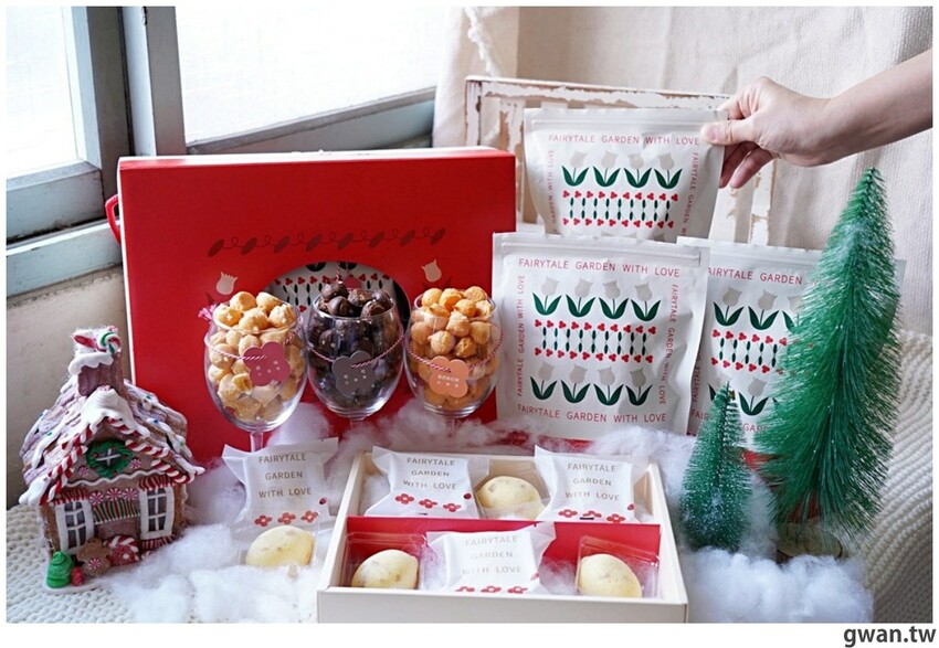 第一次吃到這麼多檸檬丁的小蛋糕，酸甜不膩好特別！限量禮盒建議先預訂