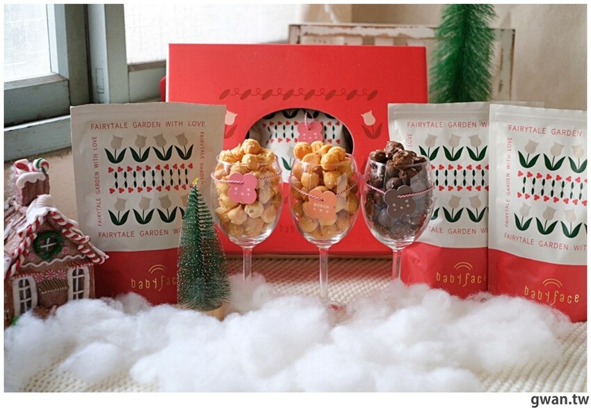 第一次吃到這麼多檸檬丁的小蛋糕，酸甜不膩好特別！限量禮盒建議先預訂