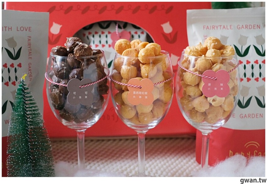 第一次吃到這麼多檸檬丁的小蛋糕，酸甜不膩好特別！限量禮盒建議先預訂