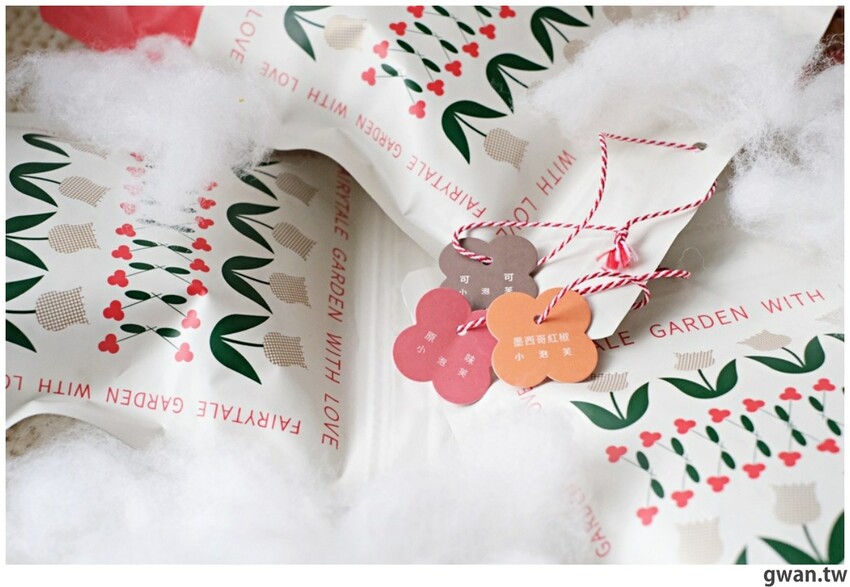 第一次吃到這麼多檸檬丁的小蛋糕，酸甜不膩好特別！限量禮盒建議先預訂