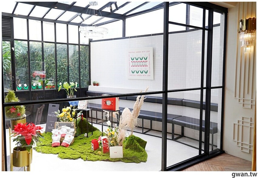 第一次吃到這麼多檸檬丁的小蛋糕，酸甜不膩好特別！限量禮盒建議先預訂