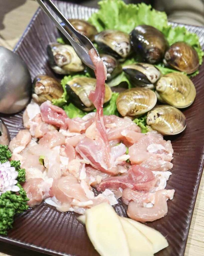 蟳鮮屋桃園藝文特區新開幕火鍋，吸睛水族箱海產現點現撈 – Iris eating