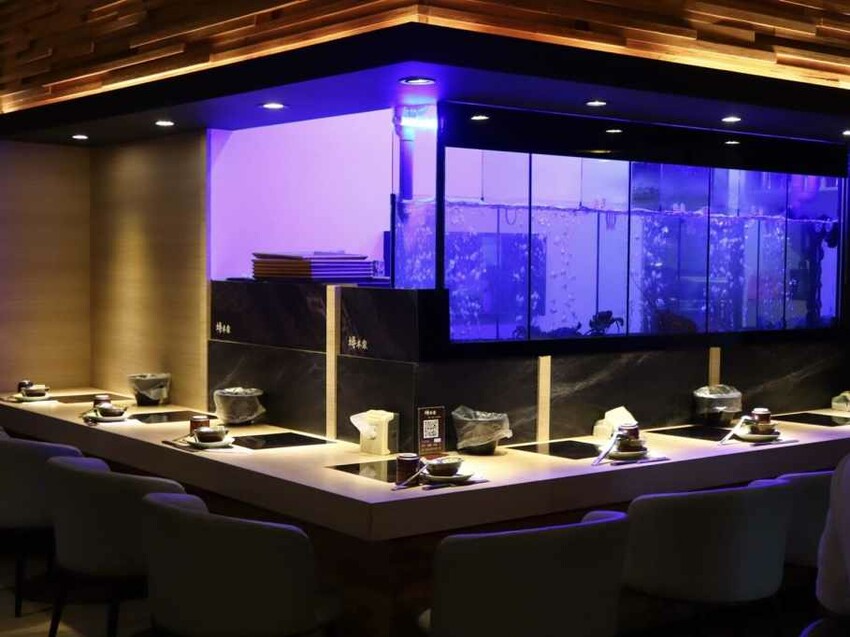 蟳鮮屋桃園藝文特區新開幕火鍋，吸睛水族箱海產現點現撈 – Iris eating