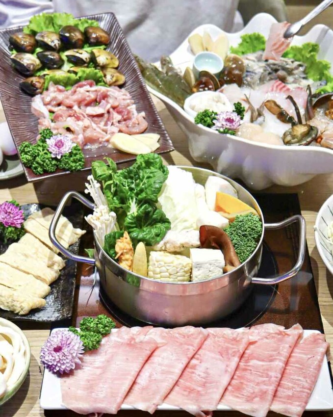 蟳鮮屋桃園藝文特區新開幕火鍋，吸睛水族箱海產現點現撈 – Iris eating