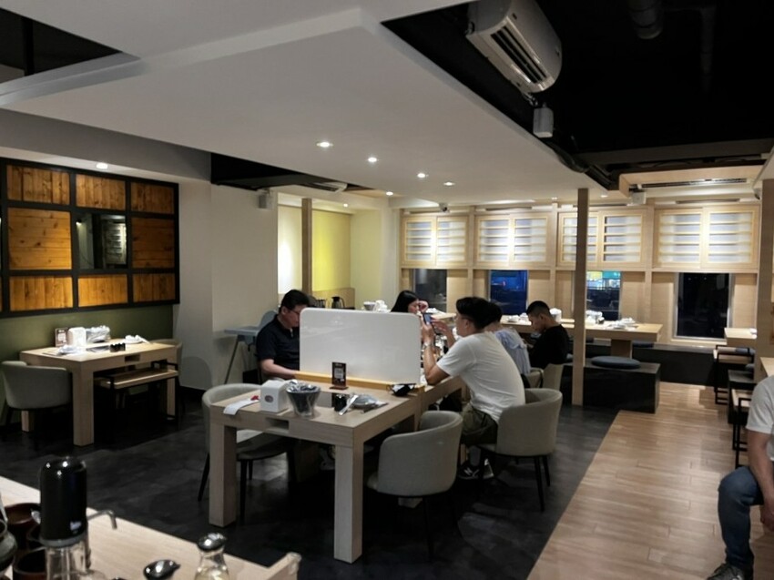 蟳鮮屋桃園藝文特區新開幕火鍋，吸睛水族箱海產現點現撈 – Iris eating