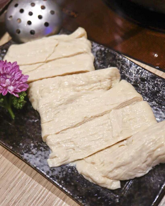 蟳鮮屋桃園藝文特區新開幕火鍋，吸睛水族箱海產現點現撈 – Iris eating