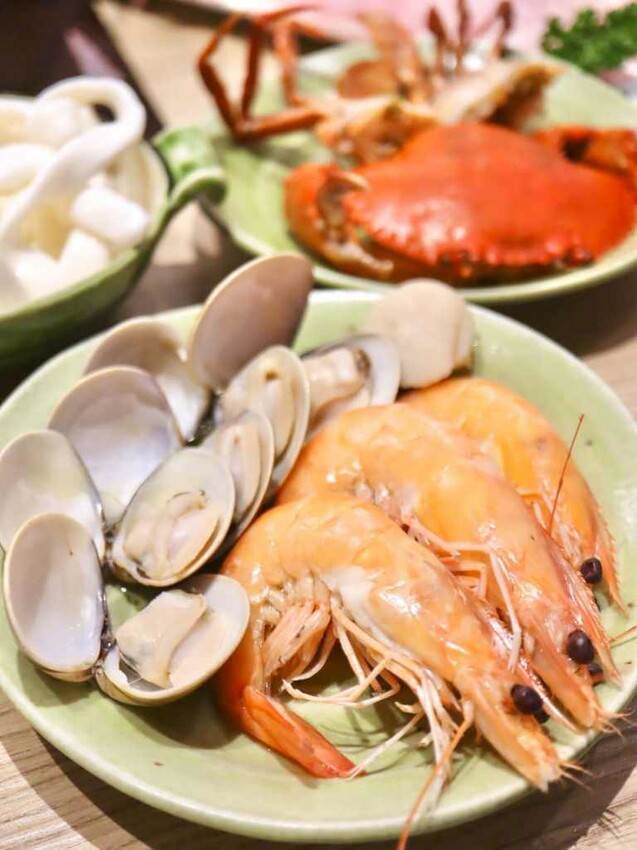 蟳鮮屋桃園藝文特區新開幕火鍋，吸睛水族箱海產現點現撈 – Iris eating