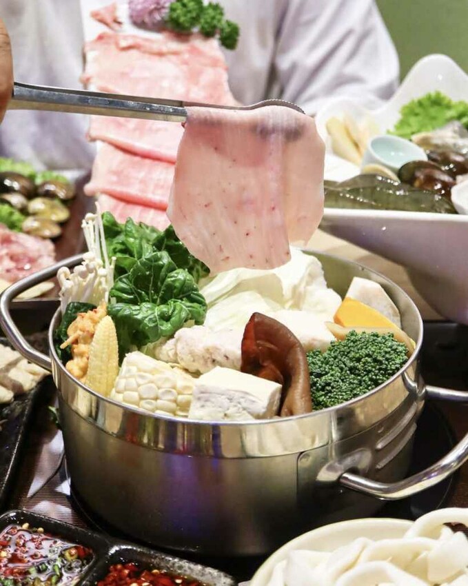 蟳鮮屋桃園藝文特區新開幕火鍋，吸睛水族箱海產現點現撈 – Iris eating