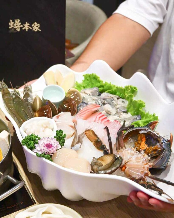 蟳鮮屋桃園藝文特區新開幕火鍋，吸睛水族箱海產現點現撈 – Iris eating