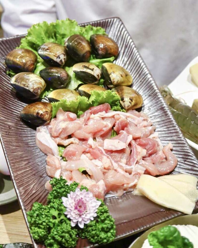 蟳鮮屋桃園藝文特區新開幕火鍋，吸睛水族箱海產現點現撈 – Iris eating