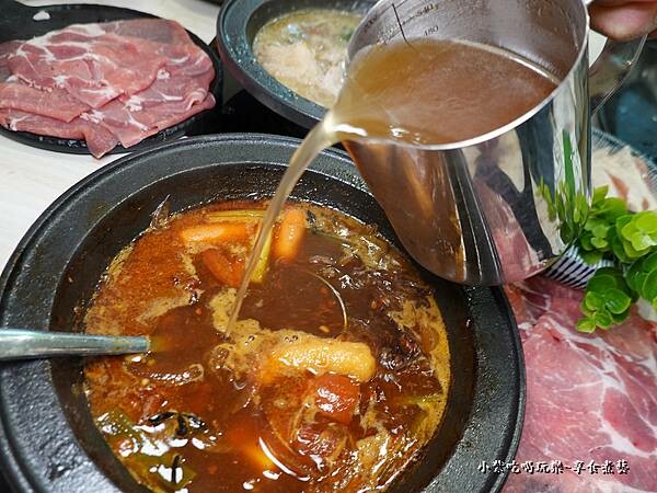麻辣炙燒牛肉鍋加湯-狂一鍋中壢中山東店.jpg