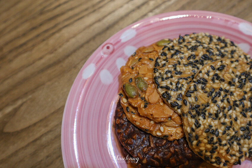 【台中美食】瑪莎拉手工餅舖，網紅必拍的絕美餅舖，人氣熱銷杏仁千層秒殺酥！