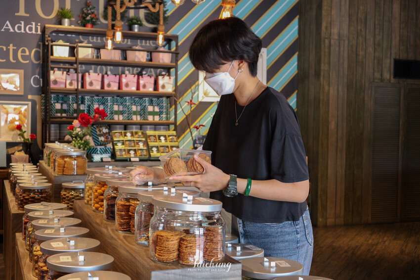 【台中美食】瑪莎拉手工餅舖，網紅必拍的絕美餅舖，人氣熱銷杏仁千層秒殺酥！