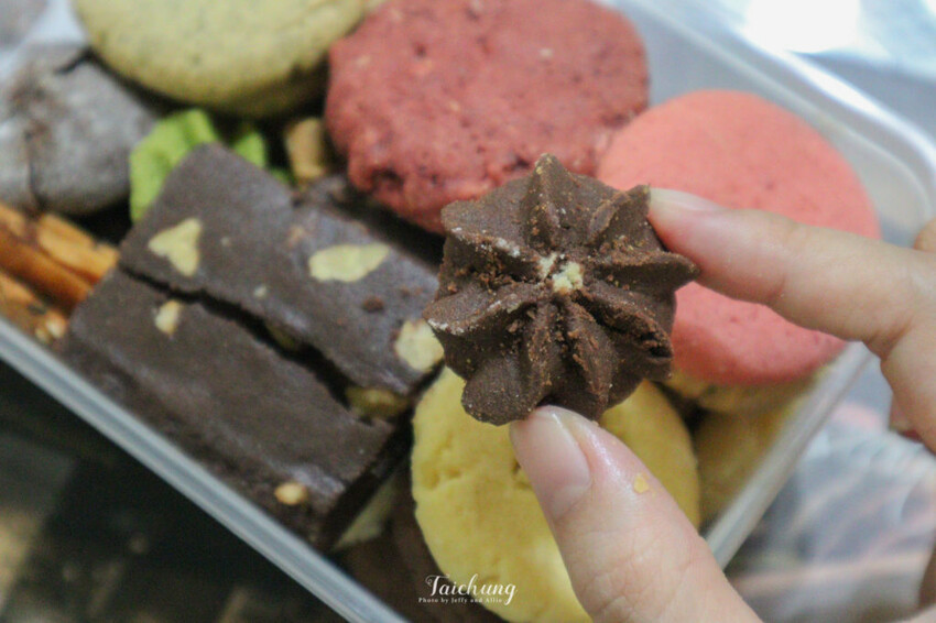 【台中美食】瑪莎拉手工餅舖，網紅必拍的絕美餅舖，人氣熱銷杏仁千層秒殺酥！