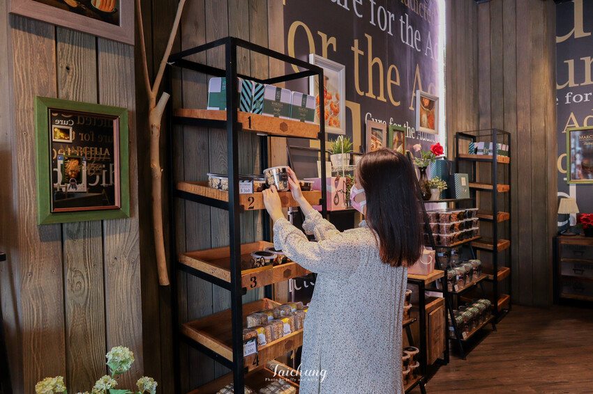 【台中美食】瑪莎拉手工餅舖，網紅必拍的絕美餅舖，人氣熱銷杏仁千層秒殺酥！