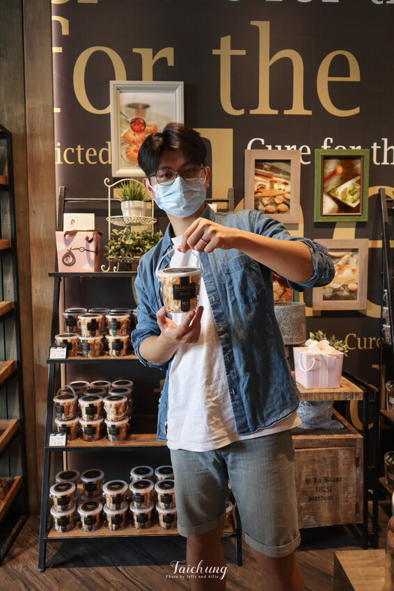 【台中美食】瑪莎拉手工餅舖，網紅必拍的絕美餅舖，人氣熱銷杏仁千層秒殺酥！