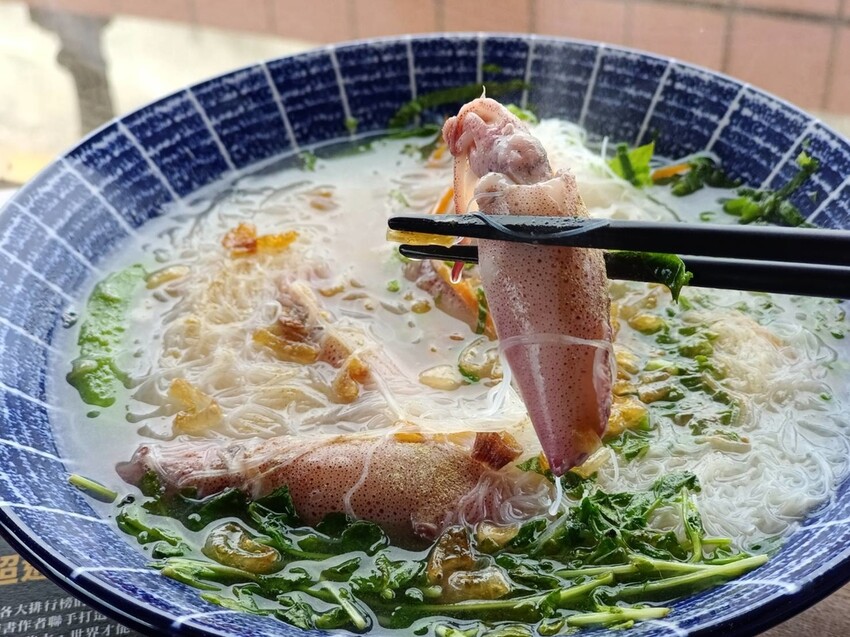 【台北.石門】北海岸海景餐廳推薦。靠北邊叢山曉。寵物友善咖啡廳推小卷米粉+控肉飯家庭料理