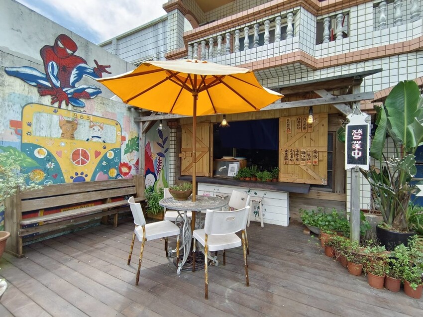 【台北.石門】北海岸海景餐廳推薦。靠北邊叢山曉。寵物友善咖啡廳推小卷米粉+控肉飯家庭料理