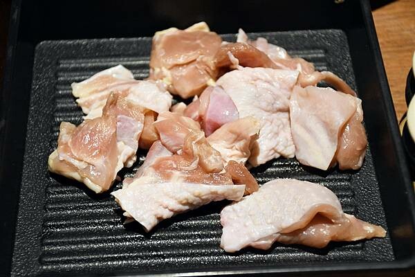 新光三越中最隱密的火鍋店～【這一小鍋－新光左營店】以傳統風味、創新享受！搭配超狂的自助吧，讓人吃到超