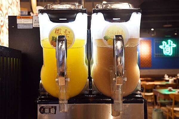 新光三越中最隱密的火鍋店～【這一小鍋－新光左營店】以傳統風味、創新享受！搭配超狂的自助吧，讓人吃到超