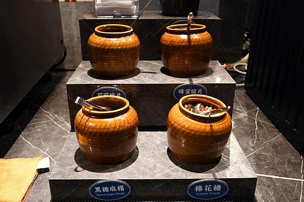 新光三越中最隱密的火鍋店～【這一小鍋－新光左營店】以傳統風味、創新享受！搭配超狂的自助吧，讓人吃到超