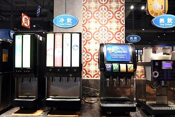 新光三越中最隱密的火鍋店～【這一小鍋－新光左營店】以傳統風味、創新享受！搭配超狂的自助吧，讓人吃到超