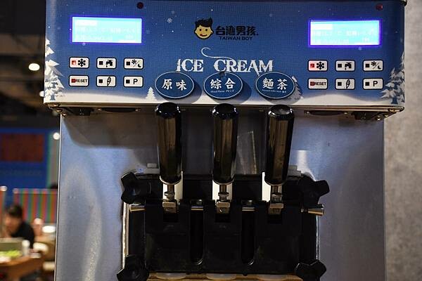 新光三越中最隱密的火鍋店～【這一小鍋－新光左營店】以傳統風味、創新享受！搭配超狂的自助吧，讓人吃到超