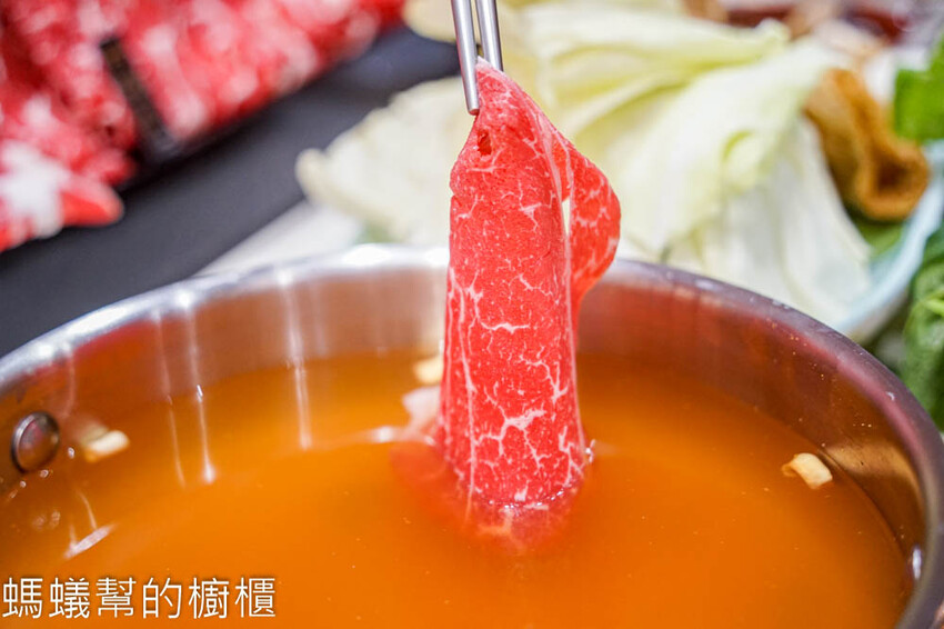 嗑肉石鍋軍福店 | 台中北屯火鍋，時髦英倫風，頂級全牛雙人餐。 - 螞蟻幫的櫥櫃