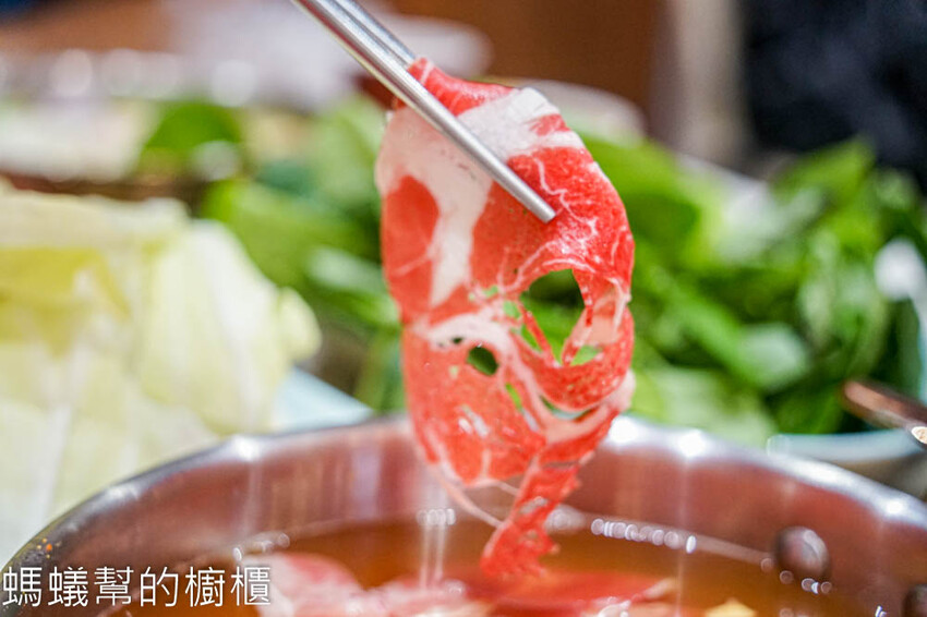 嗑肉石鍋軍福店 | 台中北屯火鍋，時髦英倫風，頂級全牛雙人餐。 - 螞蟻幫的櫥櫃