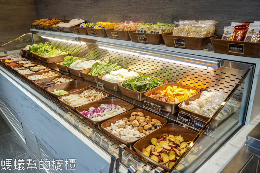 嗑肉石鍋軍福店 | 台中北屯火鍋，時髦英倫風，頂級全牛雙人餐。 - 螞蟻幫的櫥櫃