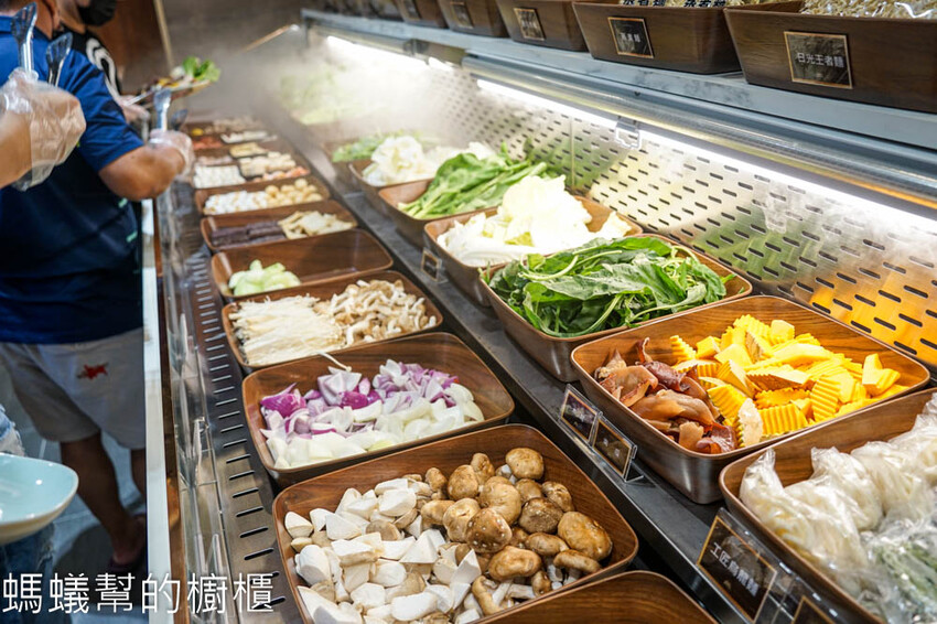 嗑肉石鍋軍福店 | 台中北屯火鍋，時髦英倫風，頂級全牛雙人餐。 - 螞蟻幫的櫥櫃