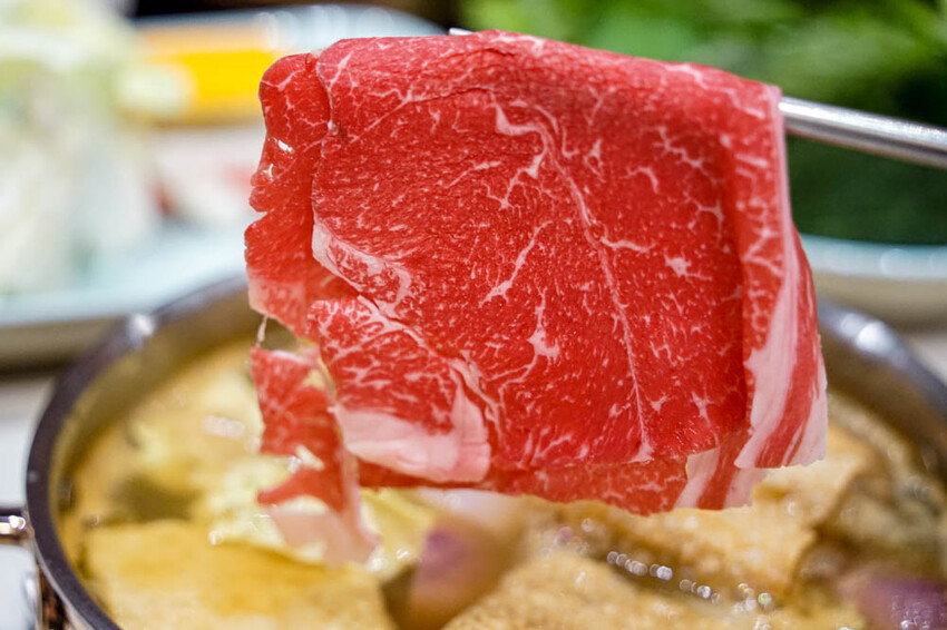 嗑肉石鍋軍福店 | 台中北屯火鍋，時髦英倫風，頂級全牛雙人餐。 - 螞蟻幫的櫥櫃