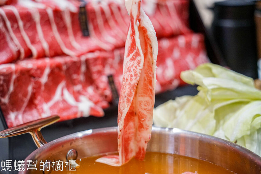 嗑肉石鍋軍福店 | 台中北屯火鍋，時髦英倫風，頂級全牛雙人餐。 - 螞蟻幫的櫥櫃
