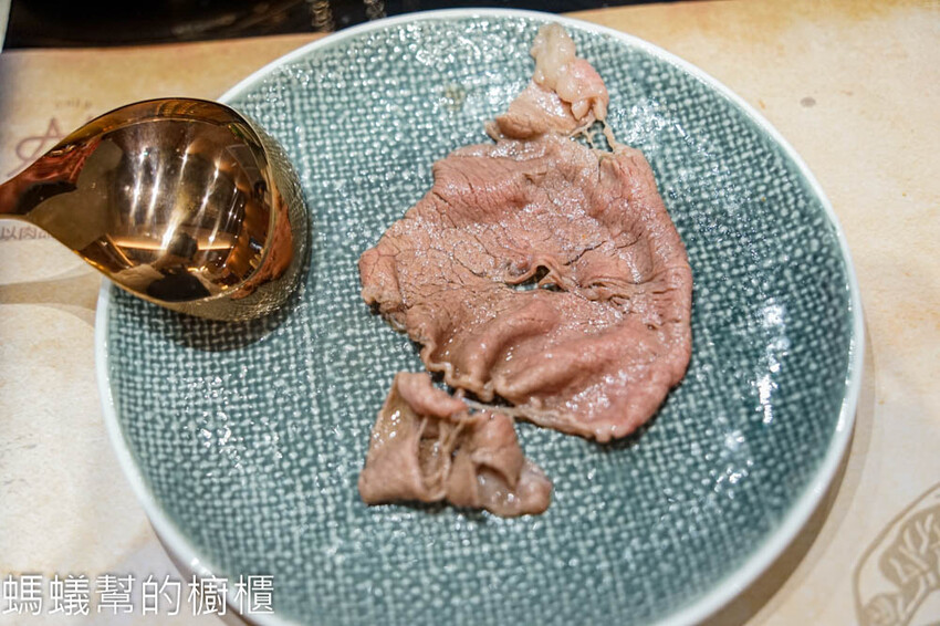 嗑肉石鍋軍福店 | 台中北屯火鍋，時髦英倫風，頂級全牛雙人餐。 - 螞蟻幫的櫥櫃