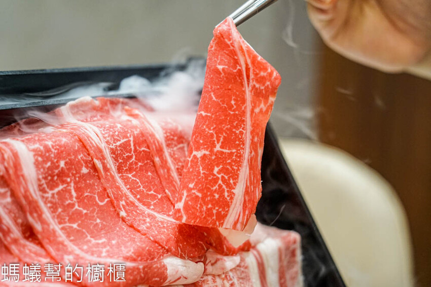 嗑肉石鍋軍福店 | 台中北屯火鍋，時髦英倫風，頂級全牛雙人餐。 - 螞蟻幫的櫥櫃