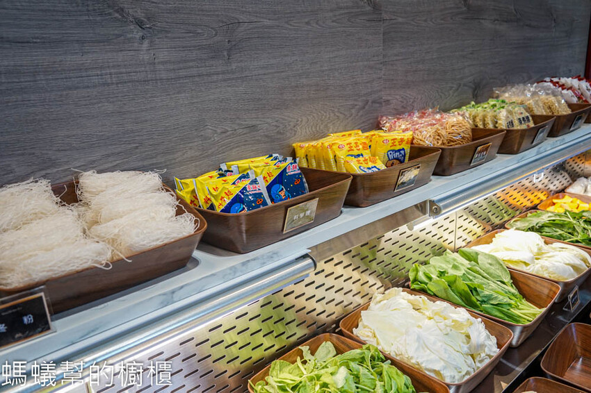 嗑肉石鍋軍福店 | 台中北屯火鍋，時髦英倫風，頂級全牛雙人餐。 - 螞蟻幫的櫥櫃