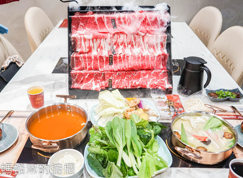 嗑肉石鍋軍福店 | 台中北屯火鍋，時髦英倫風，頂級全牛雙人餐。 - 螞蟻幫的櫥櫃