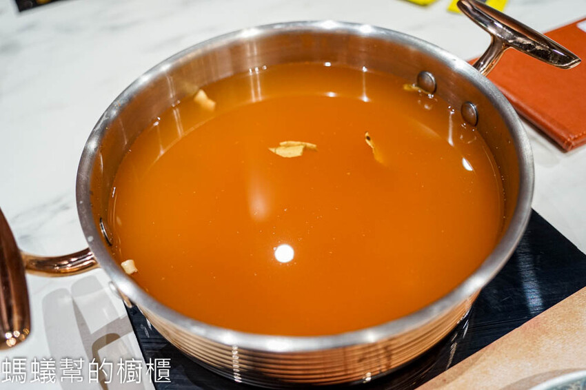 嗑肉石鍋軍福店 | 台中北屯火鍋，時髦英倫風，頂級全牛雙人餐。 - 螞蟻幫的櫥櫃